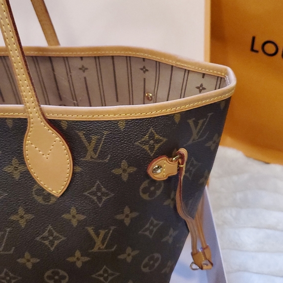 Louis Vuitton Neverfull MM with pouch in Beige Interior. - Picture 17 of 17